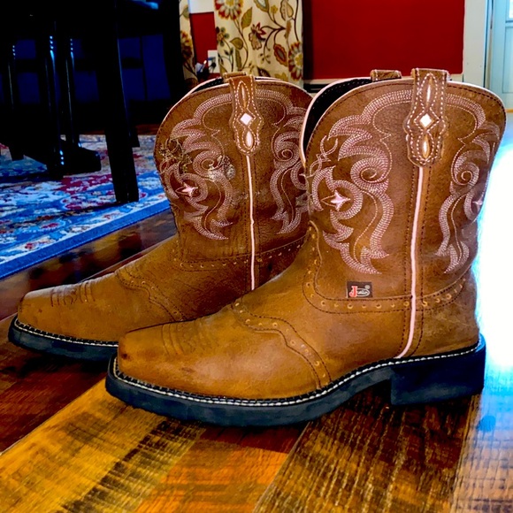 WOMEN EMBROIDERED CHUNKY LOW SLIP ON SHORT BOOTS Justin Gypsy Size 11 square toe - Picture 2 of 6